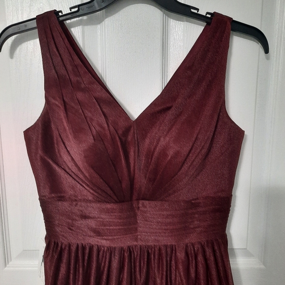 Elegant Burgundy Evening Gown - Picture 8 of 10